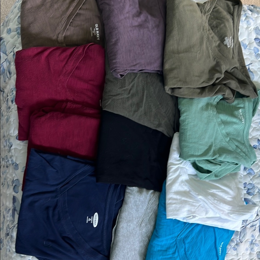 One price for ALL! 12 Old Navy Women's Short Sleeve Tees - Multi-Color Pack.